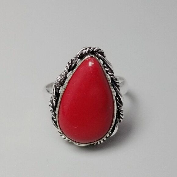 Vintage Bright Red Drop Shape Ring, Bezel Set Silver Tone Size 8 Band, Estate - Picture 7 of 9